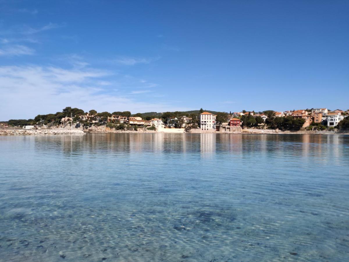 Joli Studio Les Pieds Dans L Eau Avec Place De Parking Gratuite Bandol Bagian luar foto